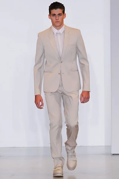 Look 12